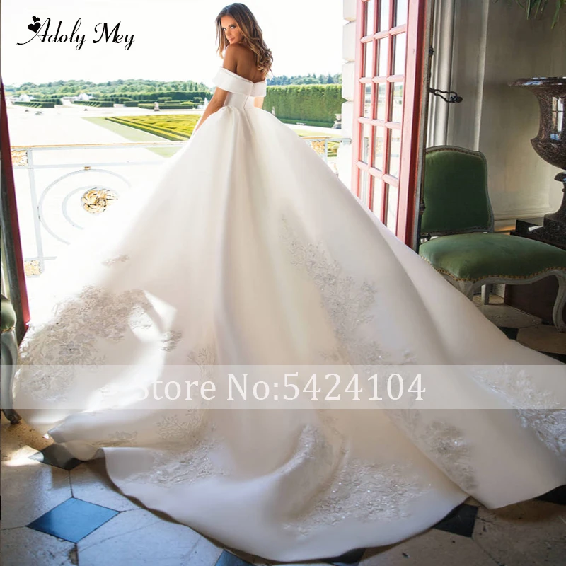 Adoly Mey Glamorous Appliques Matte Satin A-Line Wedding Dresses Elegant Boat Neck Zipper Up Vintage Bridal Gown Plus Size