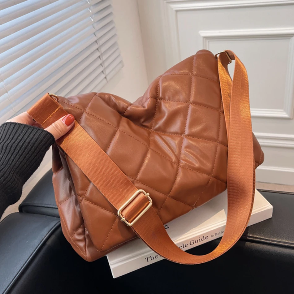

Winter Fashion Women's Shoulder Messenger Bag High Quality Soft PU Leather Padded Handbag Luxury Designer Hot Sale Crossbody Bag
