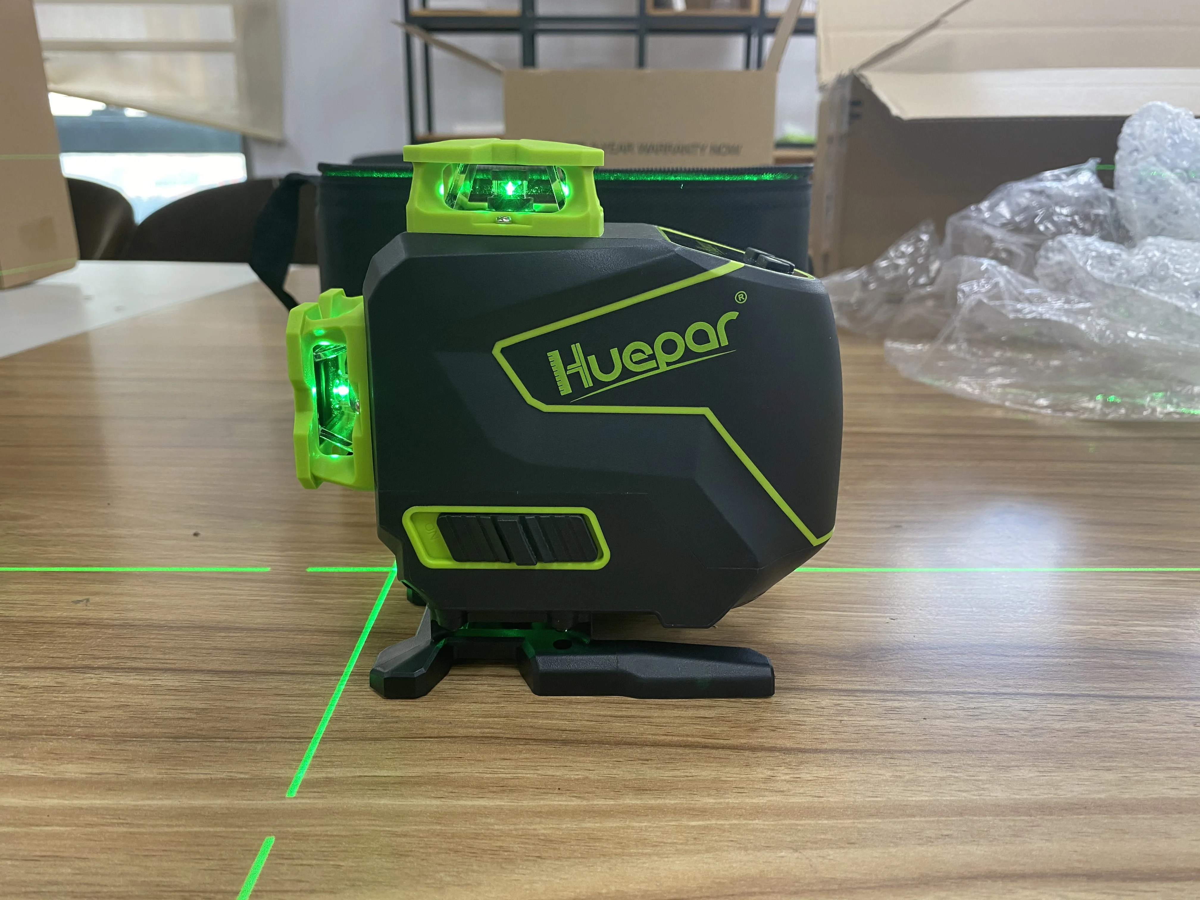 

Huepar 16 lines 4D Cross Line Laser Level 4*360 Self-leveling Green Beam Lines with USB Charge Use Dry & Li-ion Battery S04CG-L