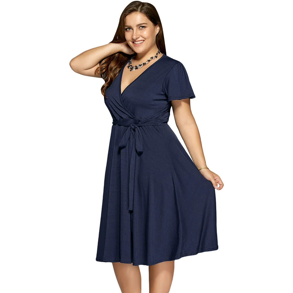 Женское летнее платье темно-синего цвета с v-образным вырезом короткими рукавами