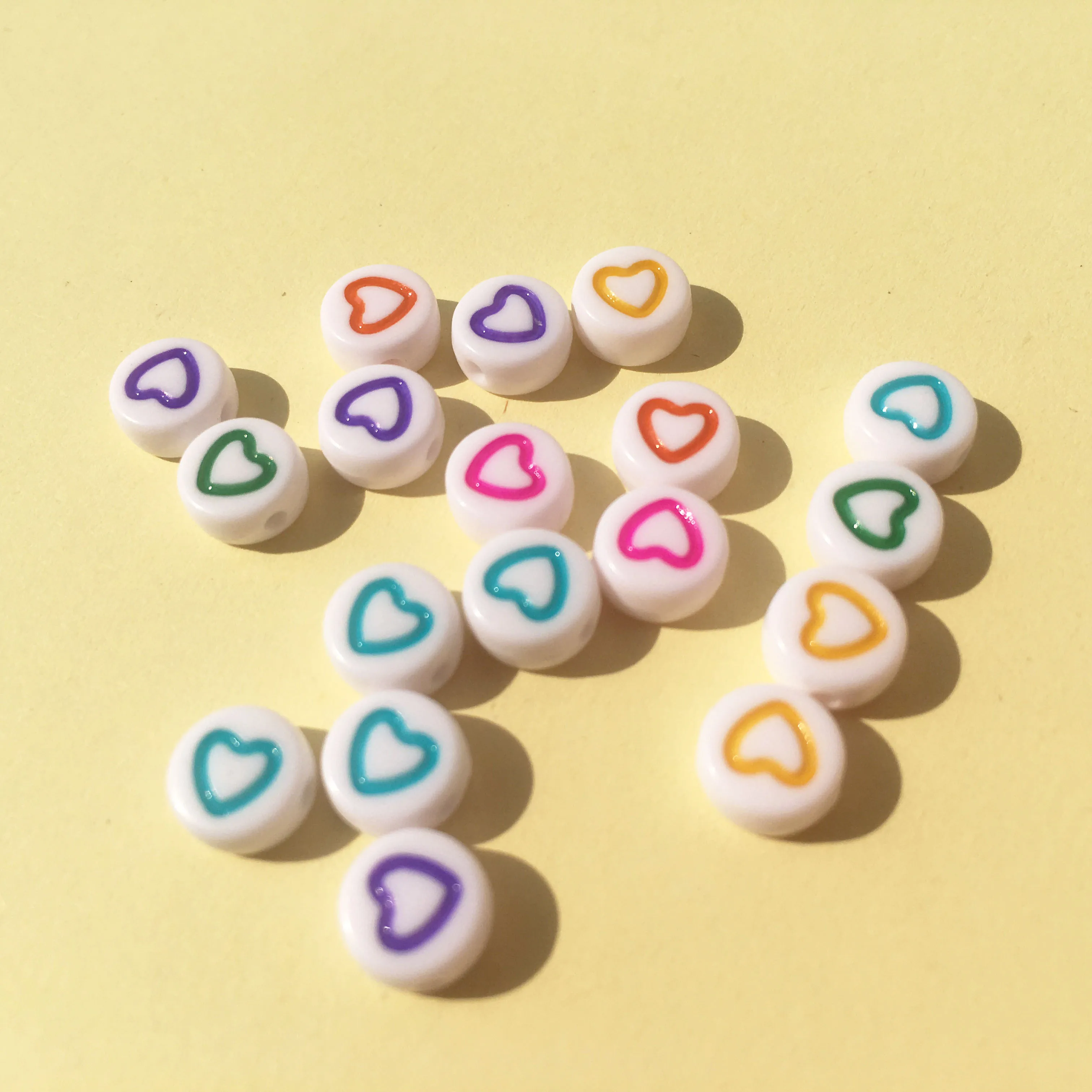 

Newest 3400pcs/Lot Flat Coin Round Shape Acrylic Heart Beads 4*7mm White with Colorful Hearts Printing Plastic Loose Lucite Bead