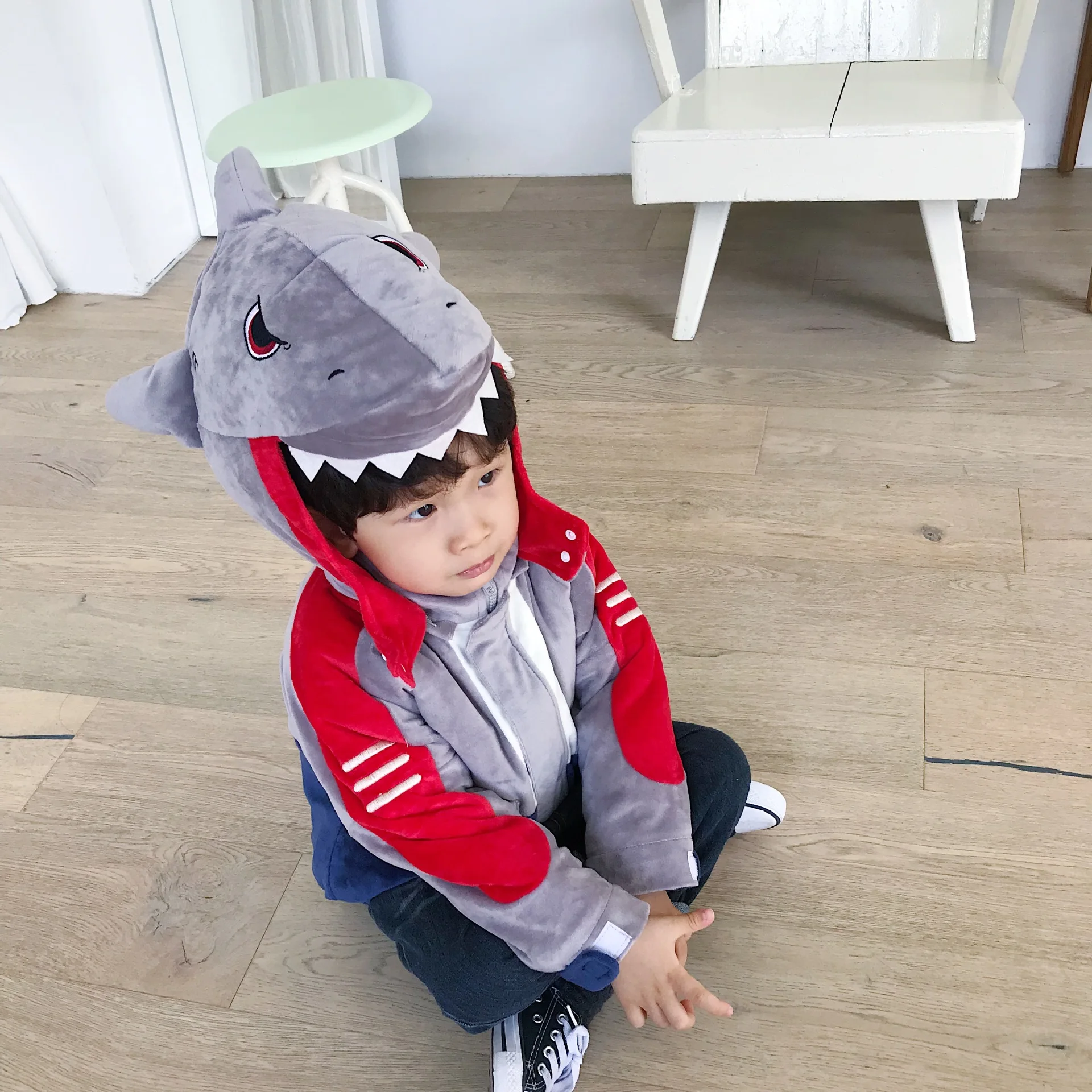 Tonytaobaby/новая зимняя одежда для мальчиков и девочек; пальто с акулой; хлопковые пальто с объемной акулой; детская куртка
