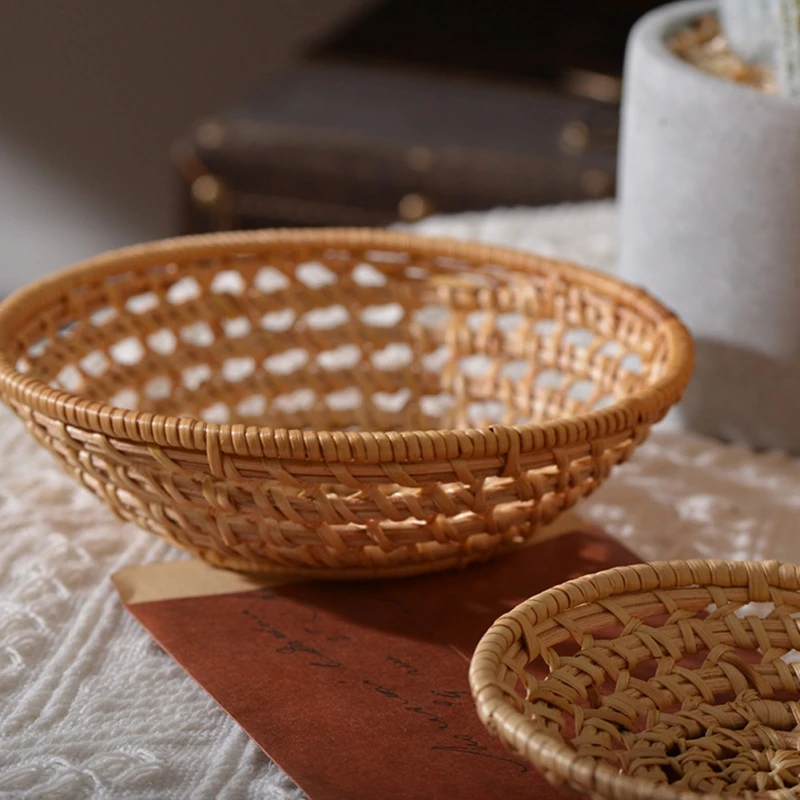

Japanese Style Rattan Bread Basket Round Hand-Woven Tea Tray Dinner Parties Coffee Breakfast Fruit Food Container Decorations
