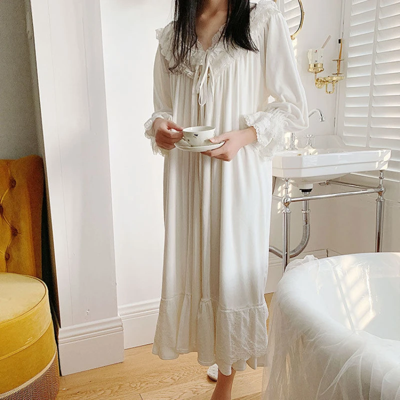 

White Velvet Victorian Night Dress Women Autumn Winter Flannel Romantic Vintage Nightgowns Princess Sleepwear Long Robe Peignoir