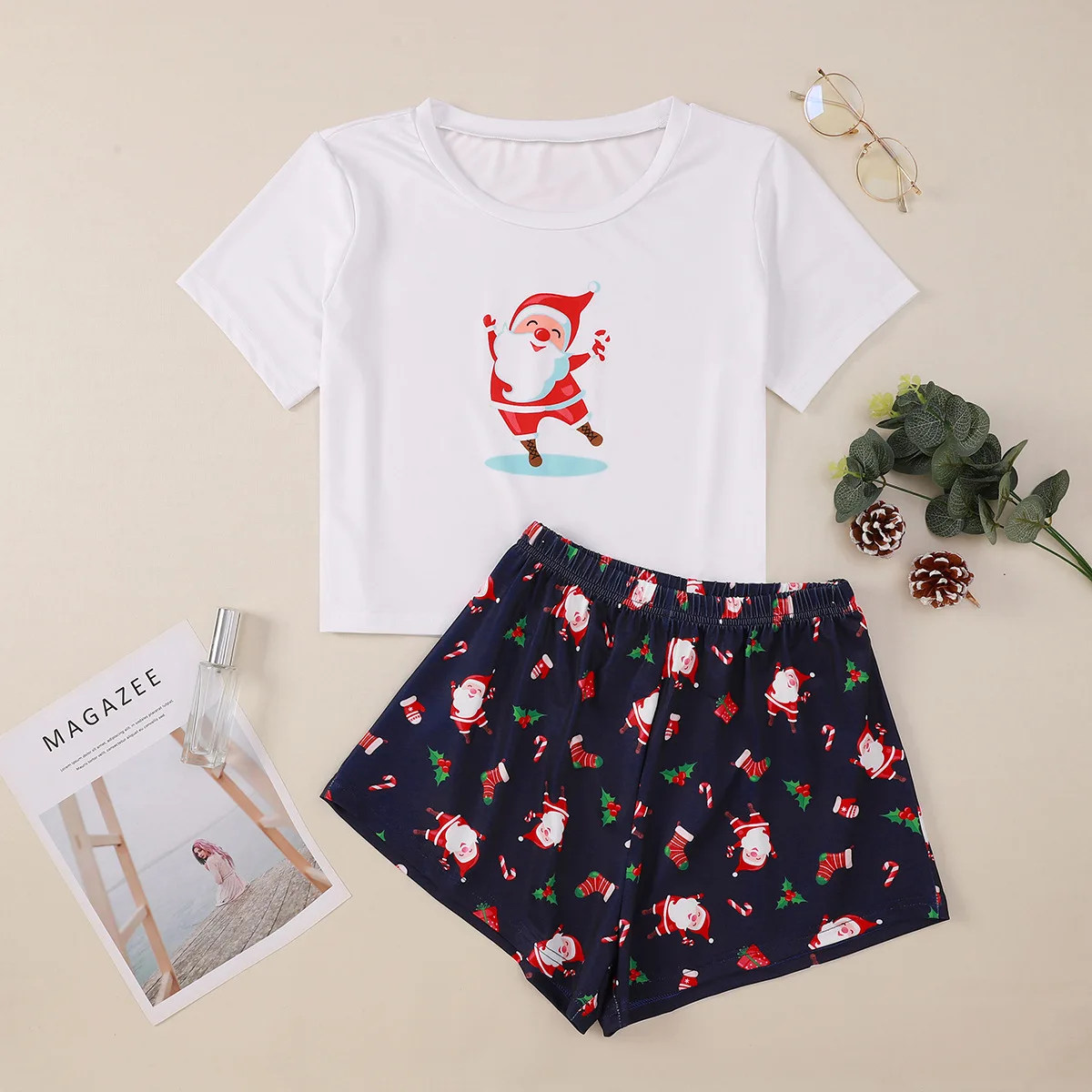 

Women’s 2 Piece Christmas Outfits Cute Santa Claus print Short Sleeve Crew Neck T-Shirt + Shorts Set Loungewear Casual Home