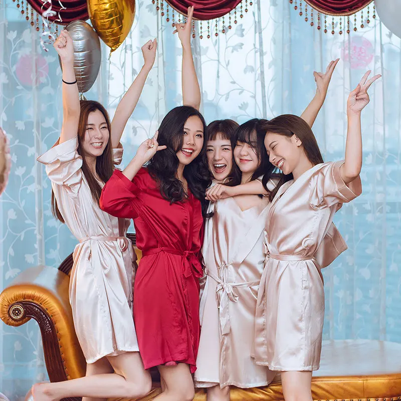 

Satin Nightwear Kimono Gown Summer New Sexy Nightgown Embroidery Bride Bridesmaid Wedidng Robe Champagne Half Sleeve Homewear