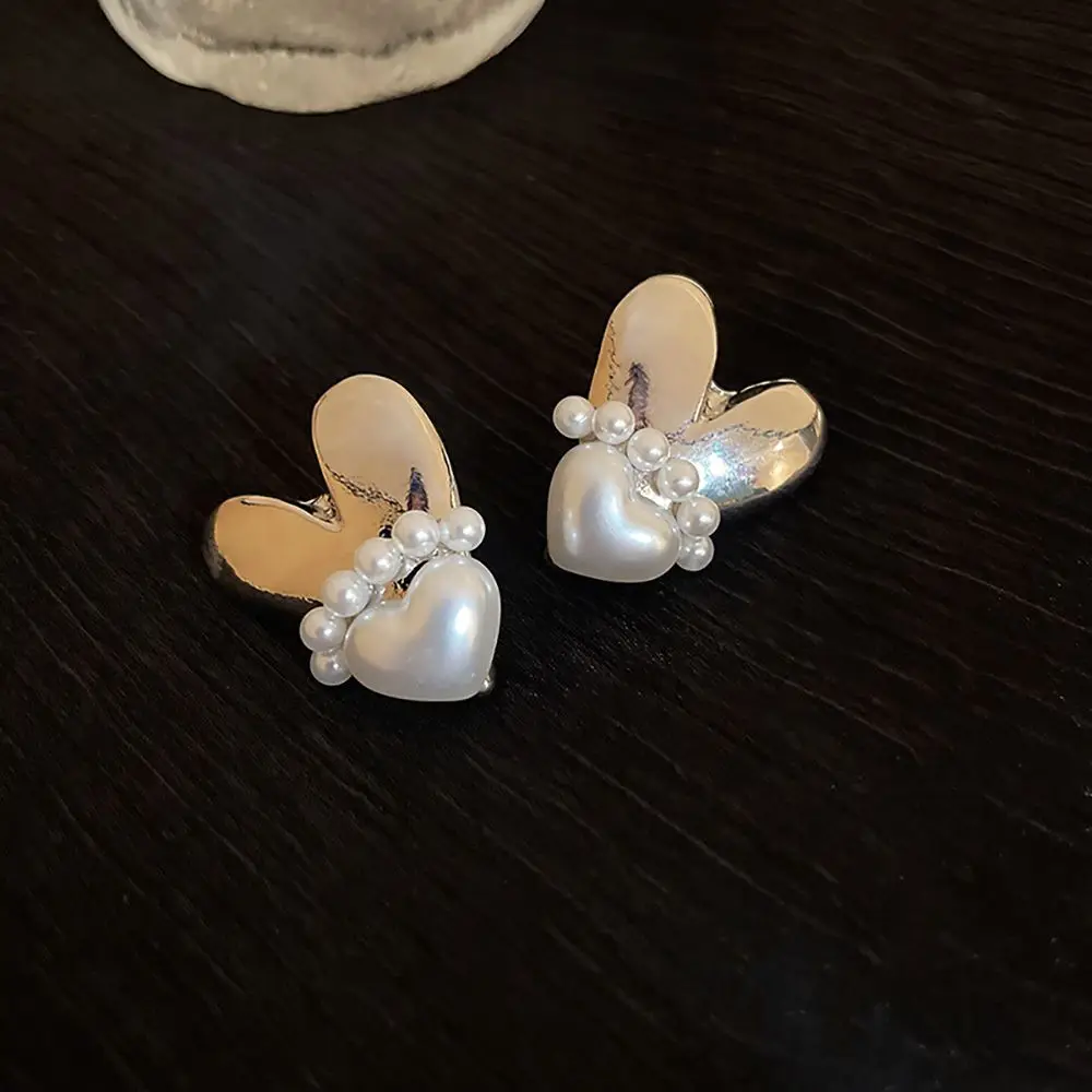 

Retro Love Heart Pearl Stud Earrings For Women Girls Sweet Temperament Simple Earrings Gift Fashion Jewelry