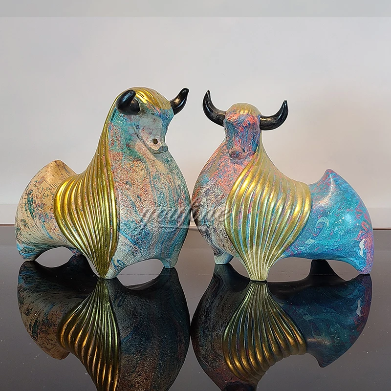 

2021 New Bull Decor Statue Resin Ox Nordic Resin Bull Sculpture Oil Painting Animal Sculpture Bull Figurines Modern Home Decor