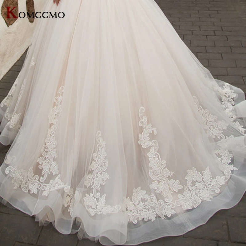 

Elegant O-Neck Cap Sleeve Court Train Bridal Ball Gown 2021 Hot Sale Embroidery Appliques Tulle Button Back Wedding Dress
