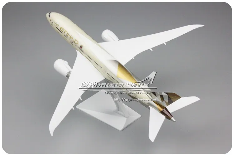 Пластиковая модель самолета в масштабе 1: 200 Боинг B787|Вертолеты самолеты корабли