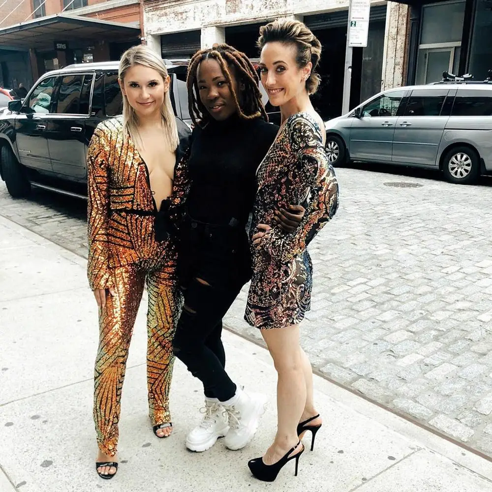 Укороченные эластичные штаны черного/золотого/шампанского украшенные блестками