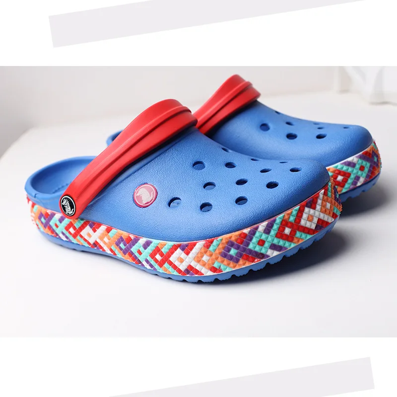

CROkcS Women Shoes Couple Slippers Unisex Slides Beach Sandals Fashion Rainbow Printing Sandy Beach Flat Bottom 2021 New Arrival