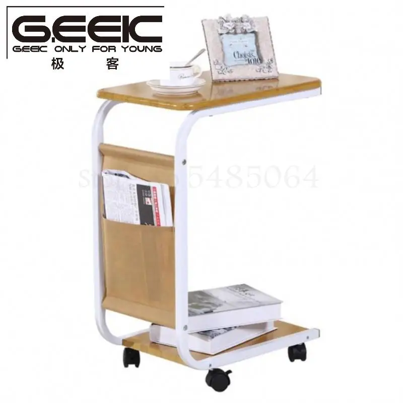 Мобильный стол с эркерным окном за современным боковым столиком в стиле ретро