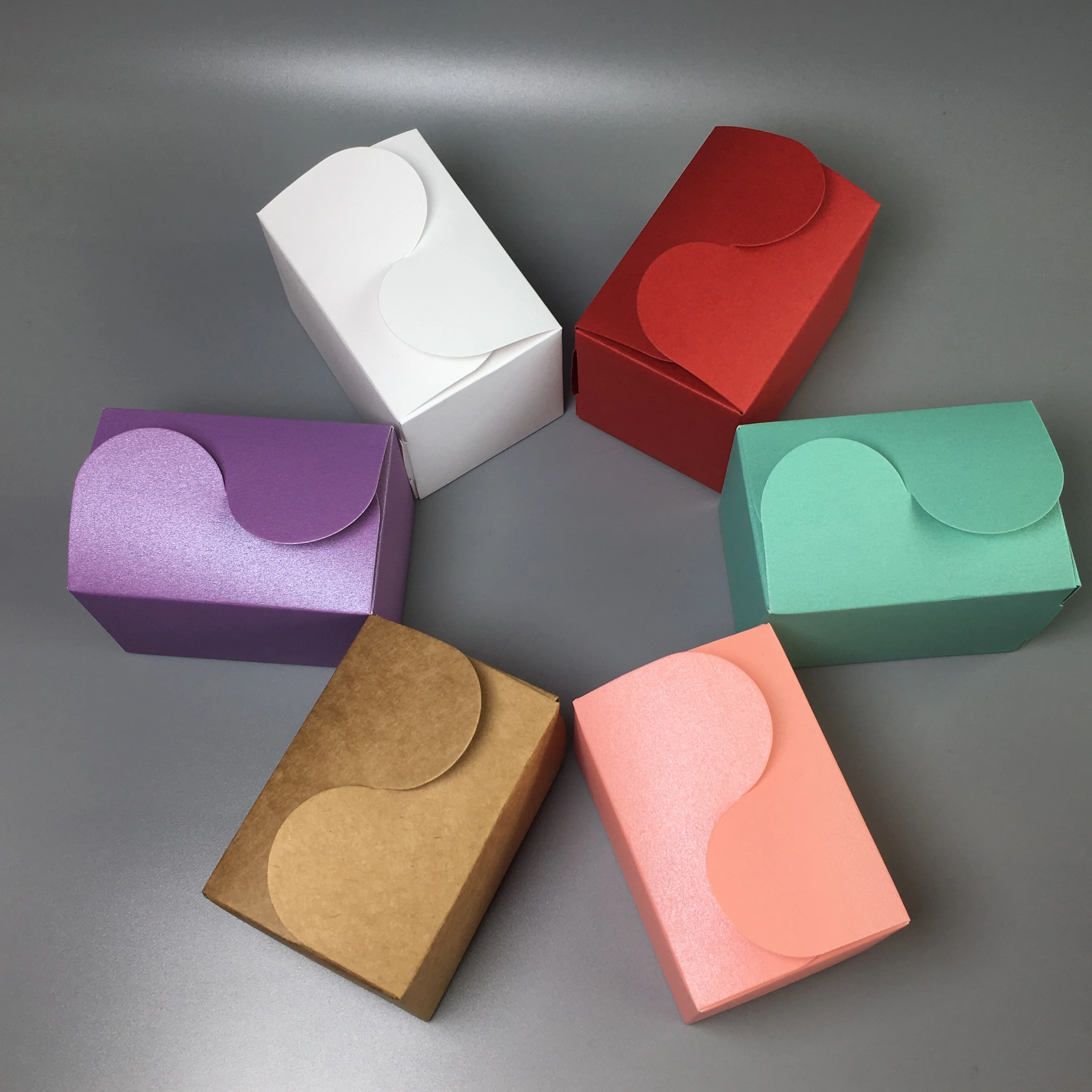 

30Pcs/Lot Colorful Kraft Paper Box Candy Packaging Box Small Gift Box Wedding Party Favor Supplies 9x6x6cm