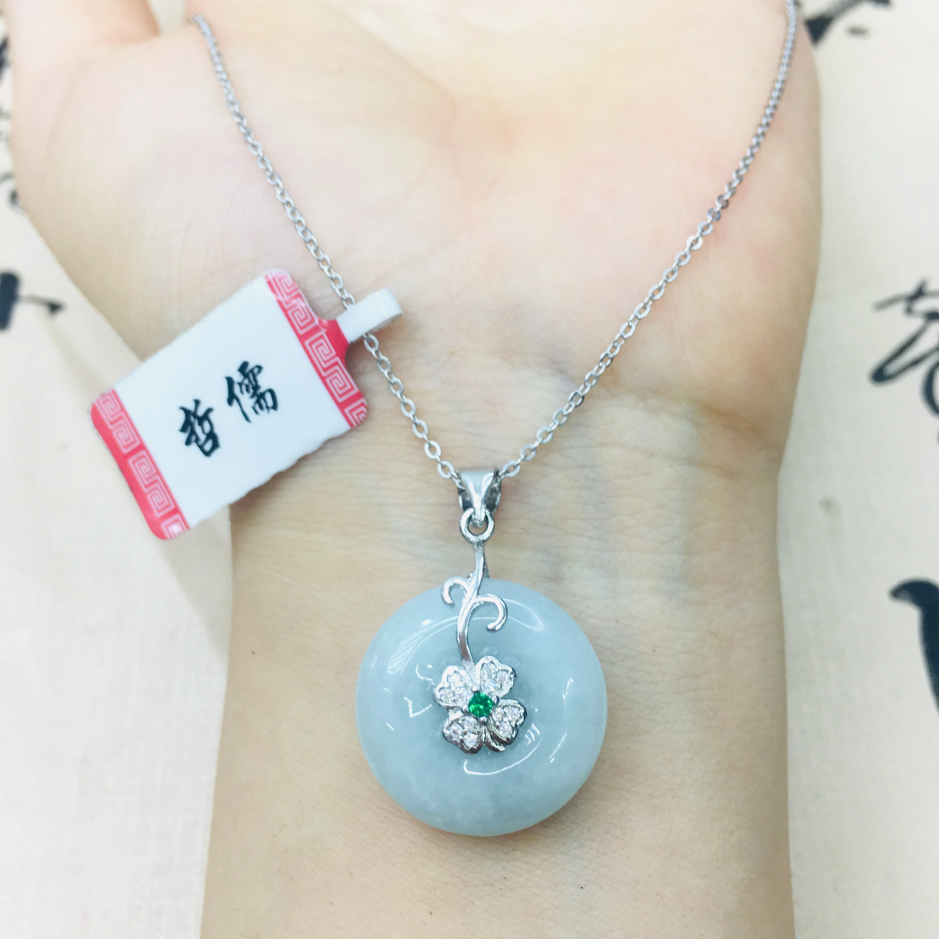 Подвеска-пончик с натуральным бирманским ажадеитом Элегантная подвеска-пончик