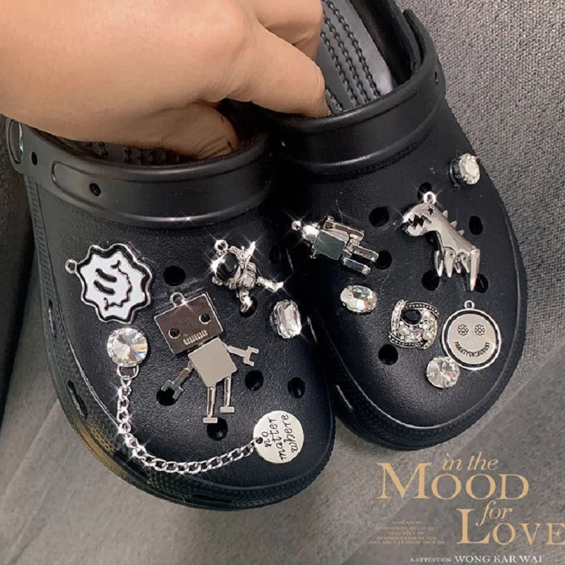 

Винтажные подвески для Crocs, новинка, брендовые подвески для обуви, дизайнерская модная металлическая цепь, робот Croc, горячая Распродажа, ком...