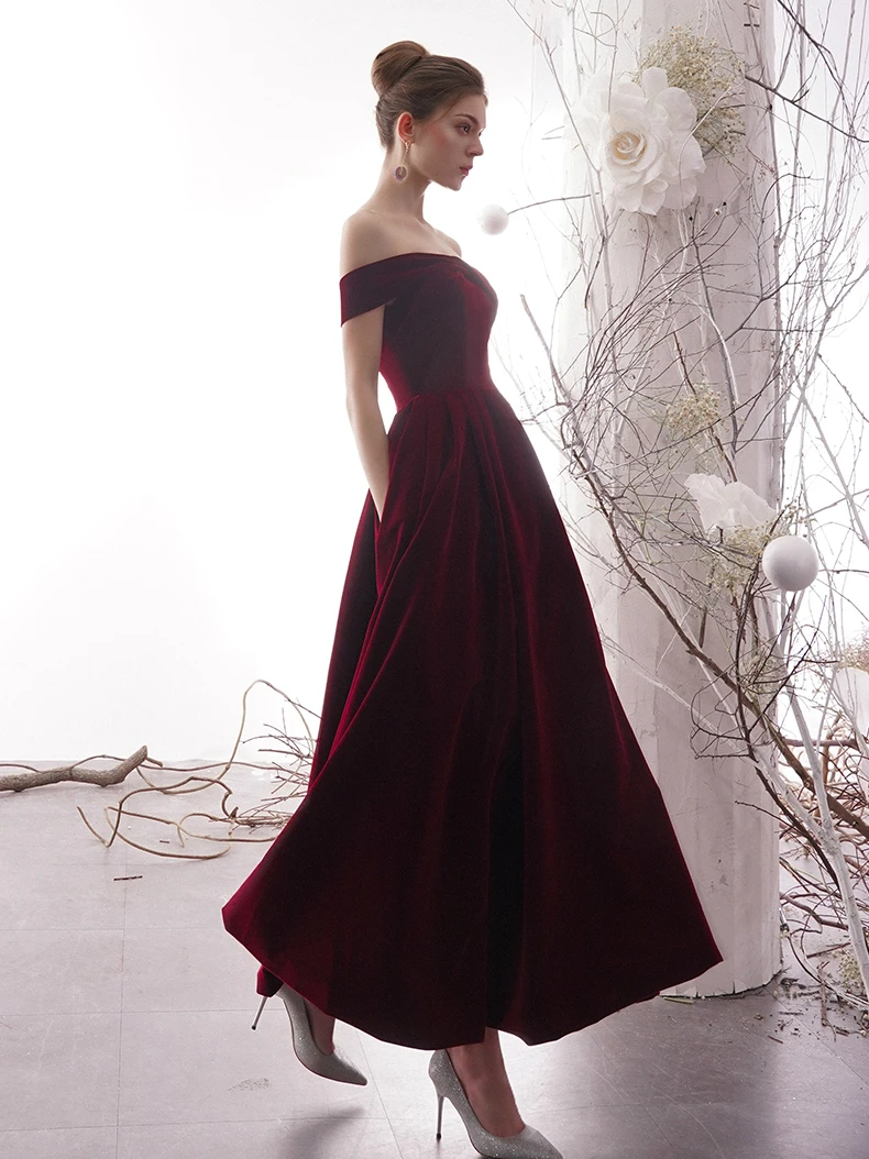 Вельветовое платье на шнуровке с открытыми плечами без бретелек винтажное