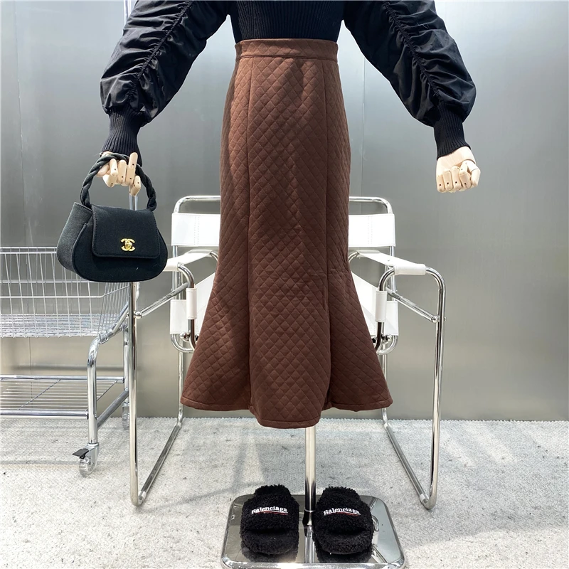 

Новая брендовая оригинальный дизайн юбка рыбий хвост с высокой талией 2021 зимняя ОБЖИМНАЯ ромбовидная узкая трапециевидная юбка Однотонная...