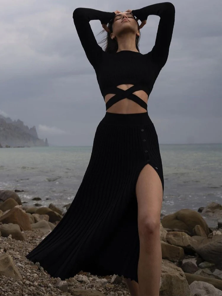 Женский трикотажный костюм-двойка комплект из двух предметов: укороченный топ с