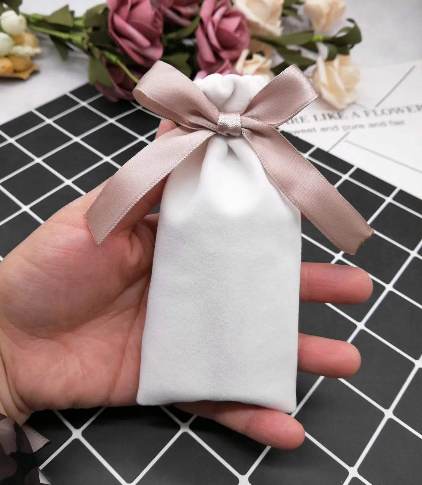 ZRBDD1 - 6x13cm 20 шт бархатный мешок для подарков, упаковка для ювелирных изделий, мешочек на шнурке для макияжа, губной помады, сумки для дня рождения, свадебной вечеринки, упаковка на заказ - Цвет: ZRBDD1 - 6x13cm