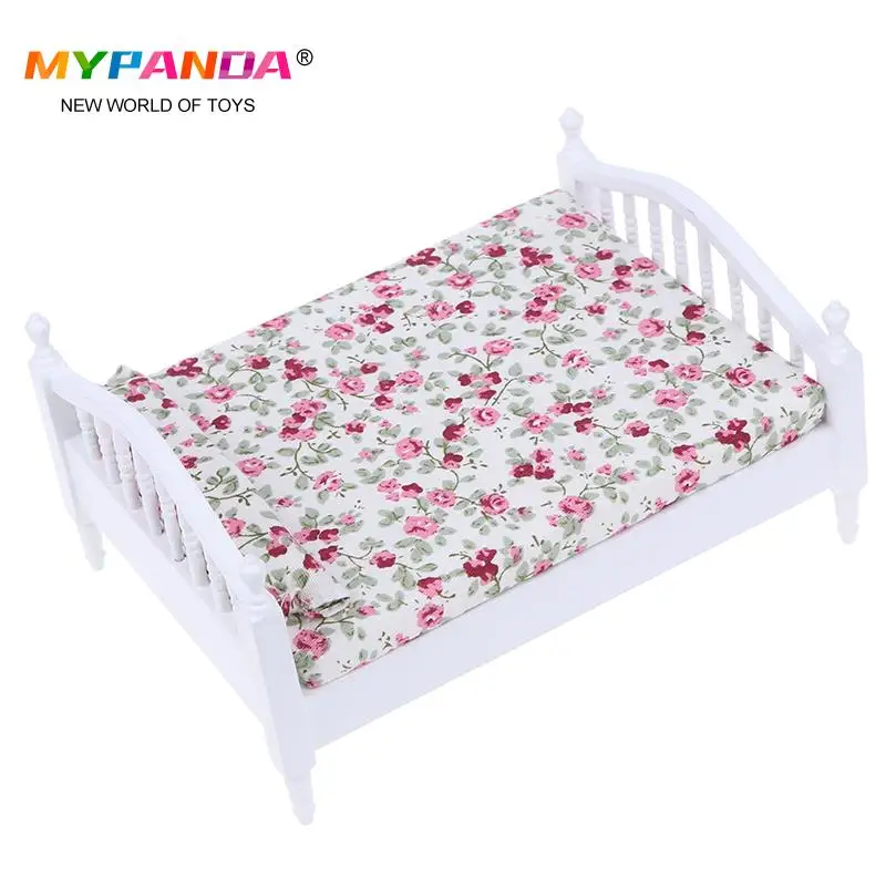 

1 шт., деревянная мини-кровать с матрасом, 1/12