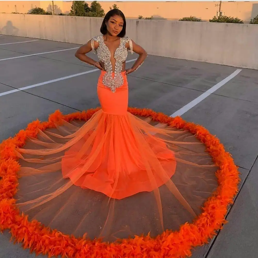 Preise Orange Meerjungfrau Abendkleider Kristall Perlen Top Feder Sweep Zug Prom Kleid Sexy Backless Schwarz Mädchen Pageant Tragen Robe