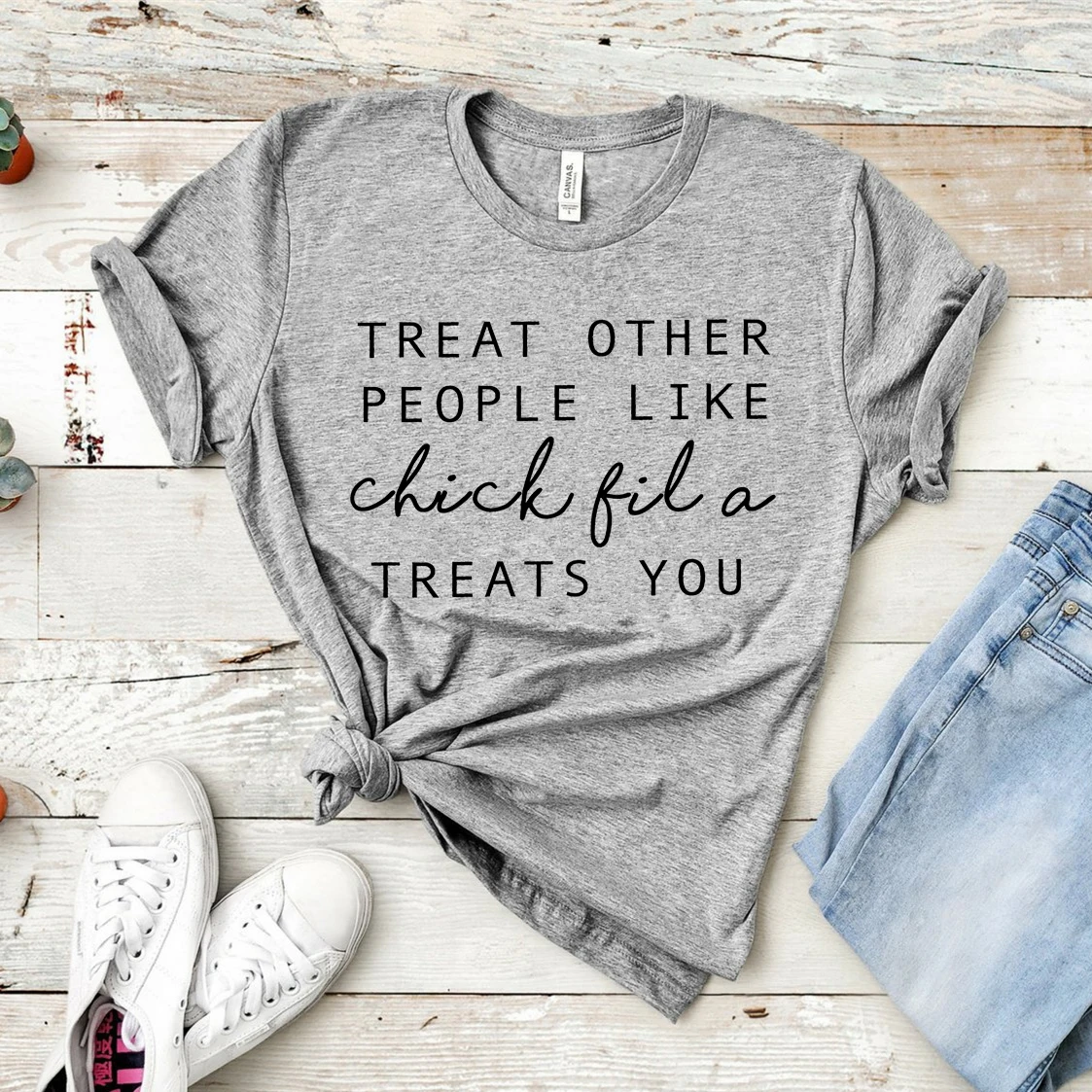 Относитесь к другим людям нравится цыпленок Fil A относится вам забавная футболка