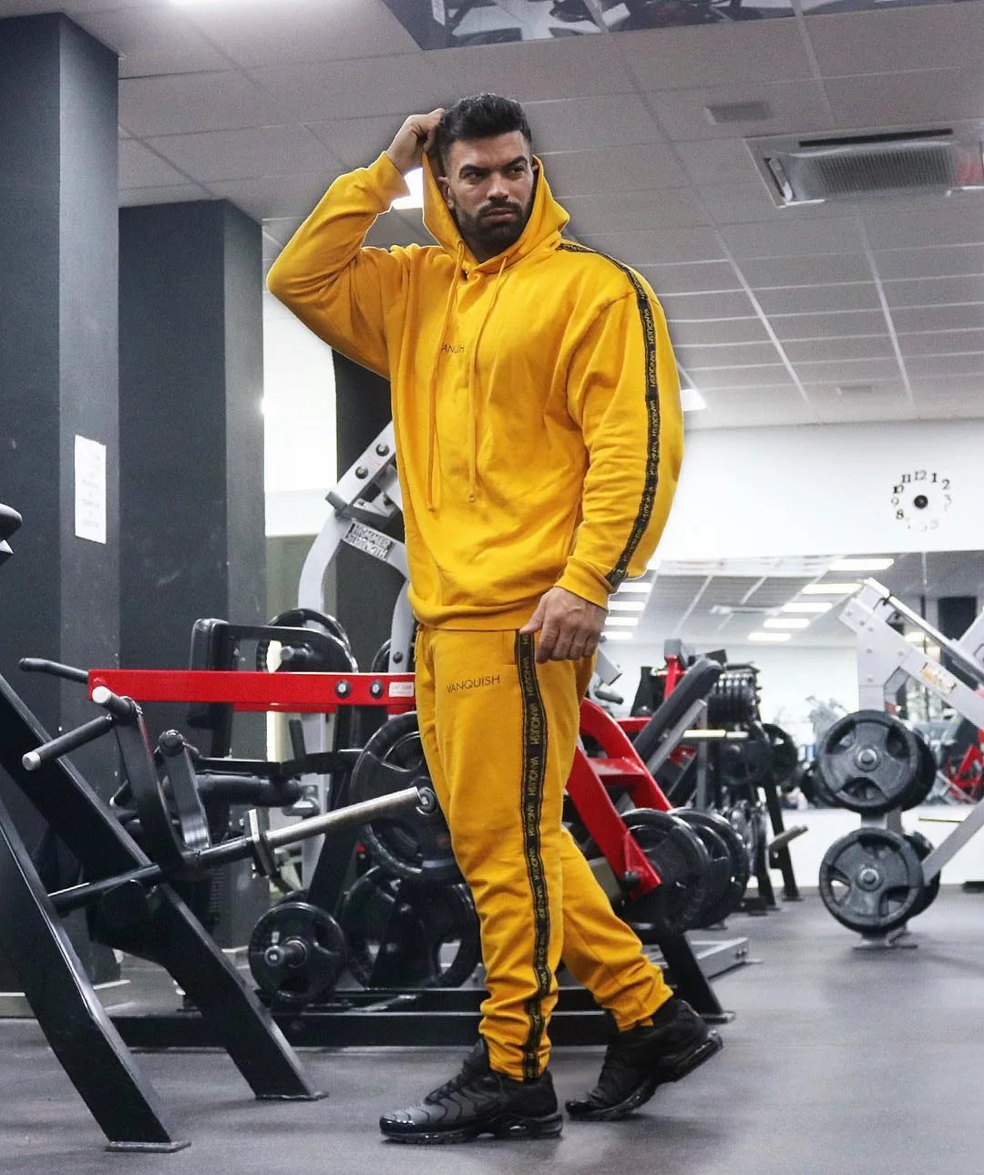 

Hoodies & Sweatshirts