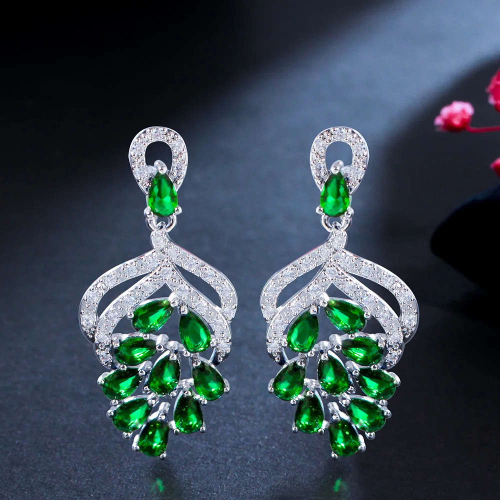 

ThreeGraces Fashion Grape Shape White Gold Color Austrian Design Women Crystal Drop Earrings With Green Natural Stone ER028