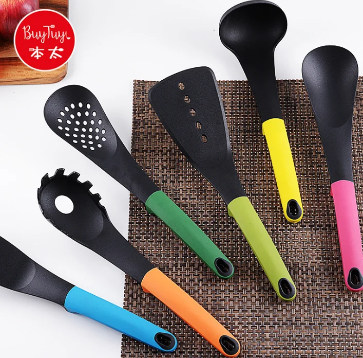 Набор кухонных принадлежностей из нейлона с цветной ручкой 6 шт. антипригарная