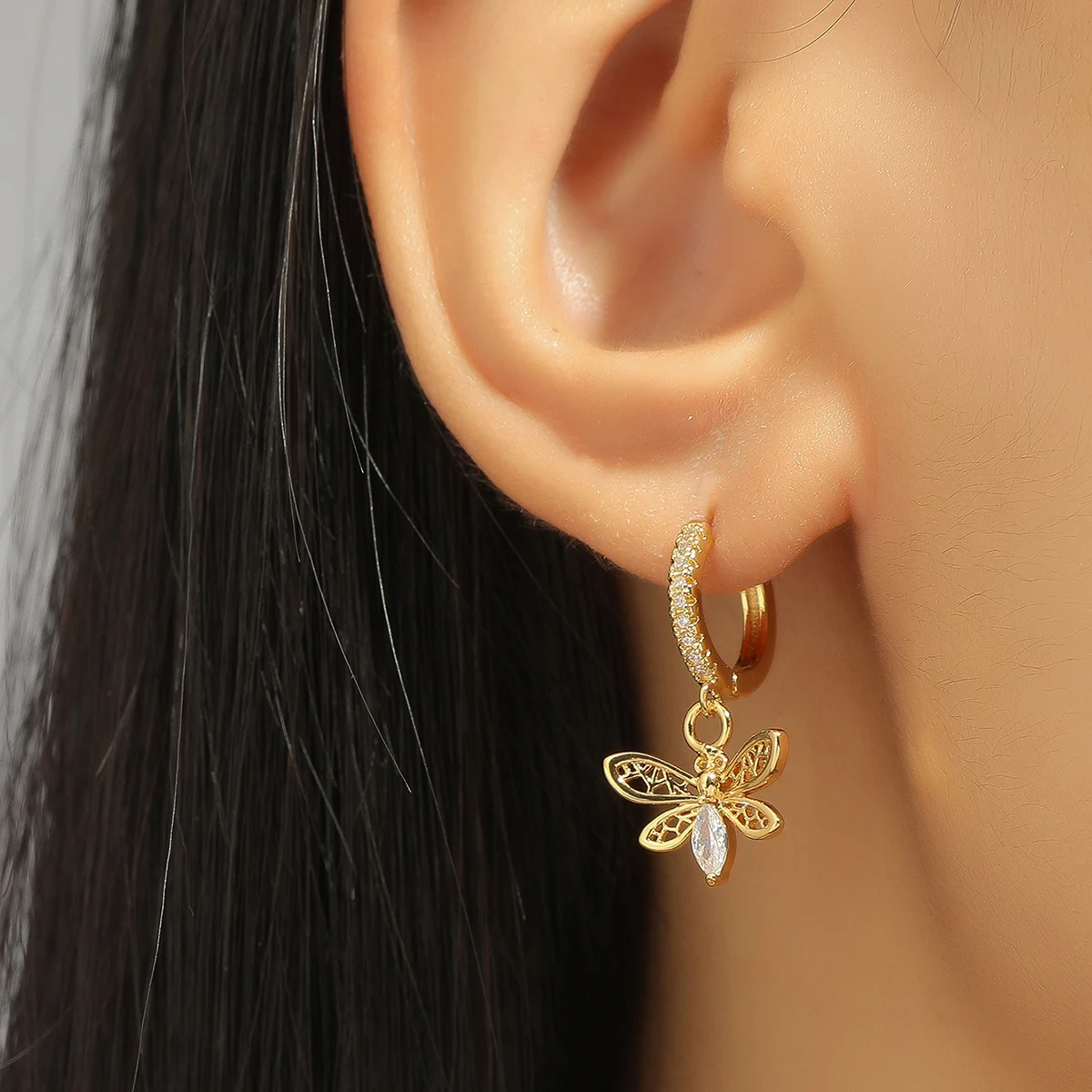 

New butterfly pattern pendant copper earrings INS hot style insect bee personalized ear buckle for ladies exquisite gift