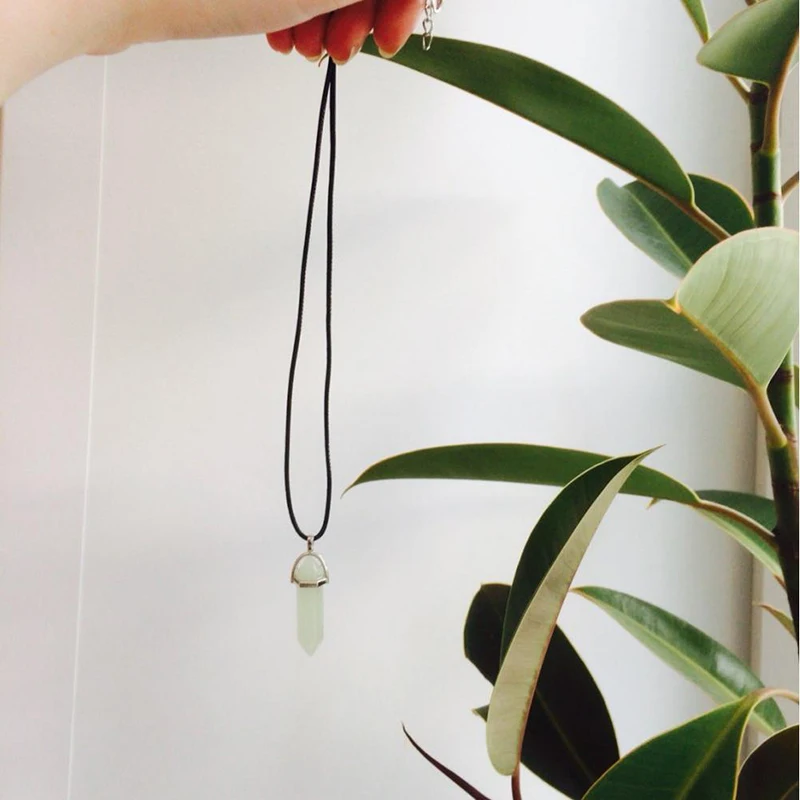 Ожерелье ФЛУОРЕСЦЕНТНОЕ шестигранное с подвеской-каменная колонна для женщин