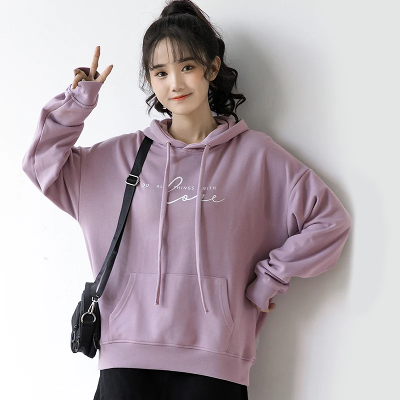 

Новинка Весна 2021 простая Женская свободная кофта из фиолетового флиса с капюшоном и буквенным принтом для студентов модный топ в Корейском ...