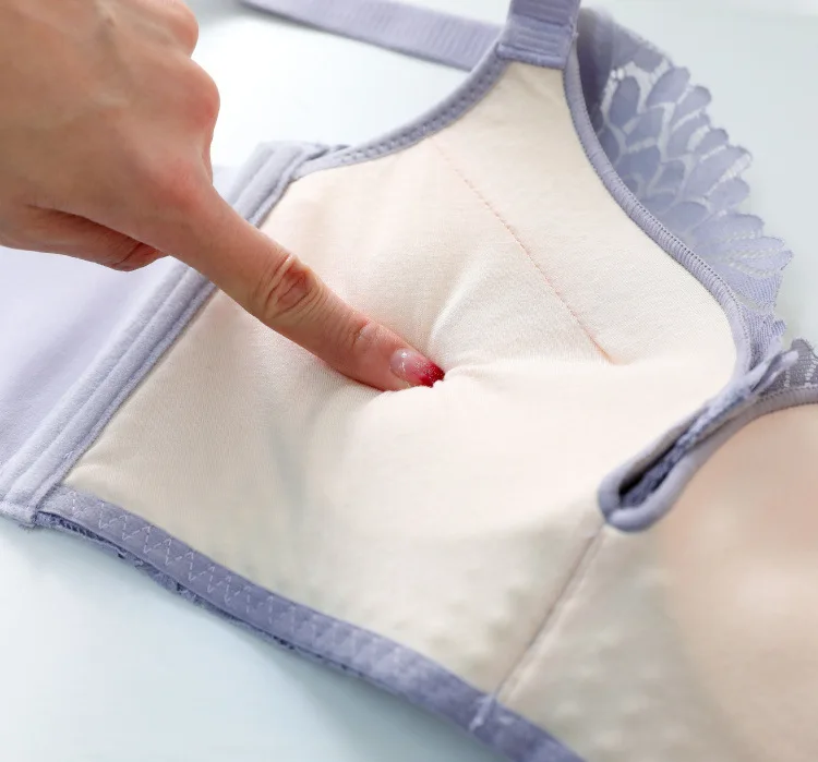 

New series of comfortable and sexy deep V lace with big chest and small red gathered without steel ring adjustable bra set