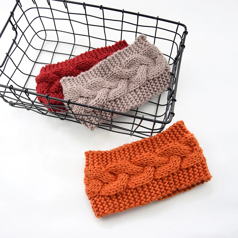 Повязка на голову женская зимняя однотонная вязаная широкая эластичная |