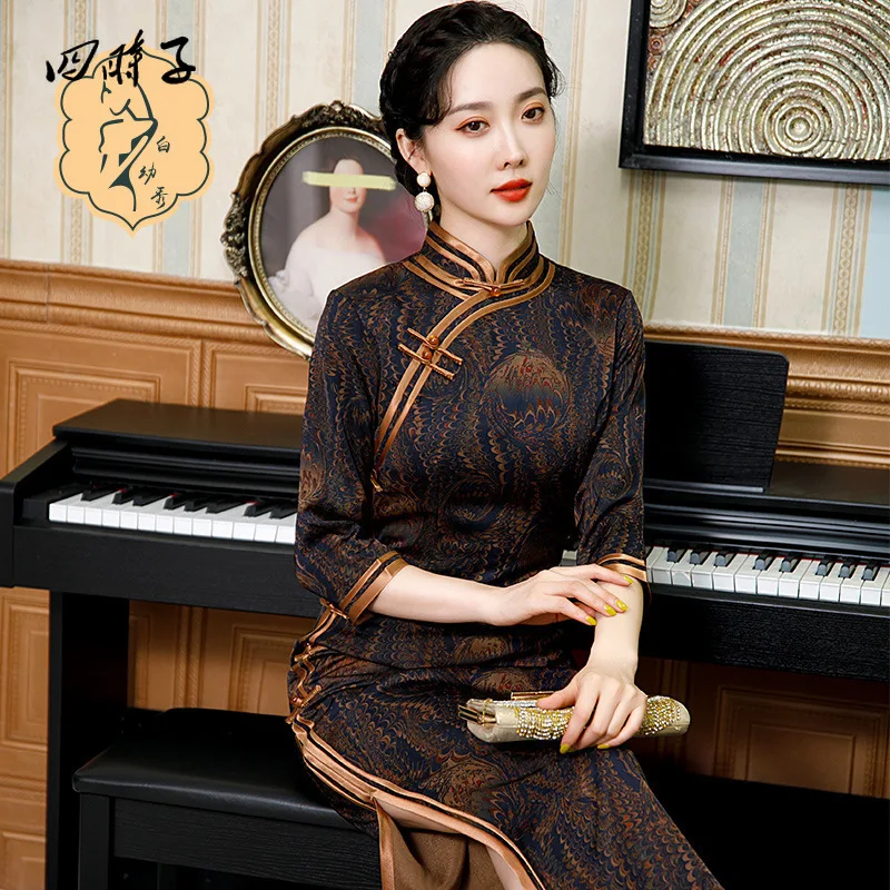 

Standing collar catwalk cheongsam