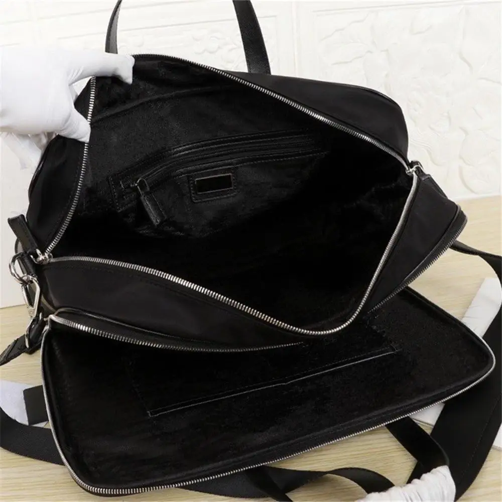 

Men's luxury casual bagsMen's nylon business bagsMen's fashion bags