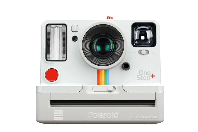 К телефону подключена камера Polaroid Originals Onestep+ White и Black rainbow с пленкой i-type 600 и Bluetooth