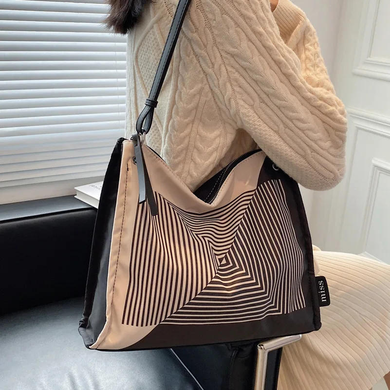 

Fashion Women Canvas Stripe Shoulder Bag Large Capacity Underarm Handbags Tote Female Casual Shopping Pack Office Lady Bag