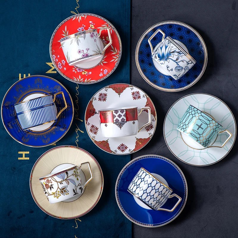 

European elegant ceramic coffee cup dish ceramic painted gold edge British retro wind afternoon tea cup set gold spoon