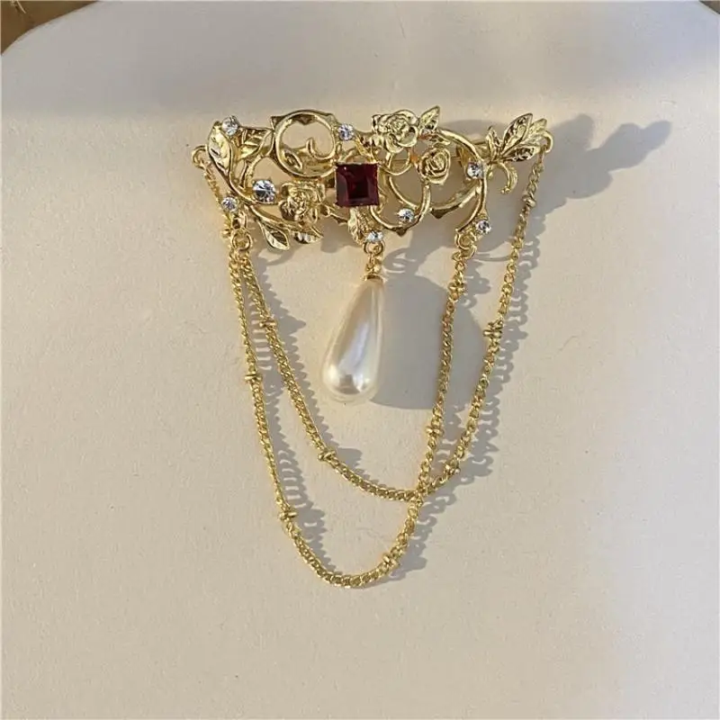 

palace brooch French vintage temperament high-end sense fashionable atmosphere light luxury all-match brooch