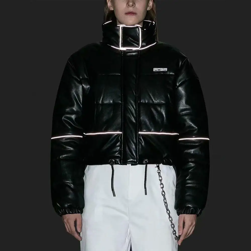 Женская куртка с карманами черная Светоотражающая бомбер кулиской в стиле панк