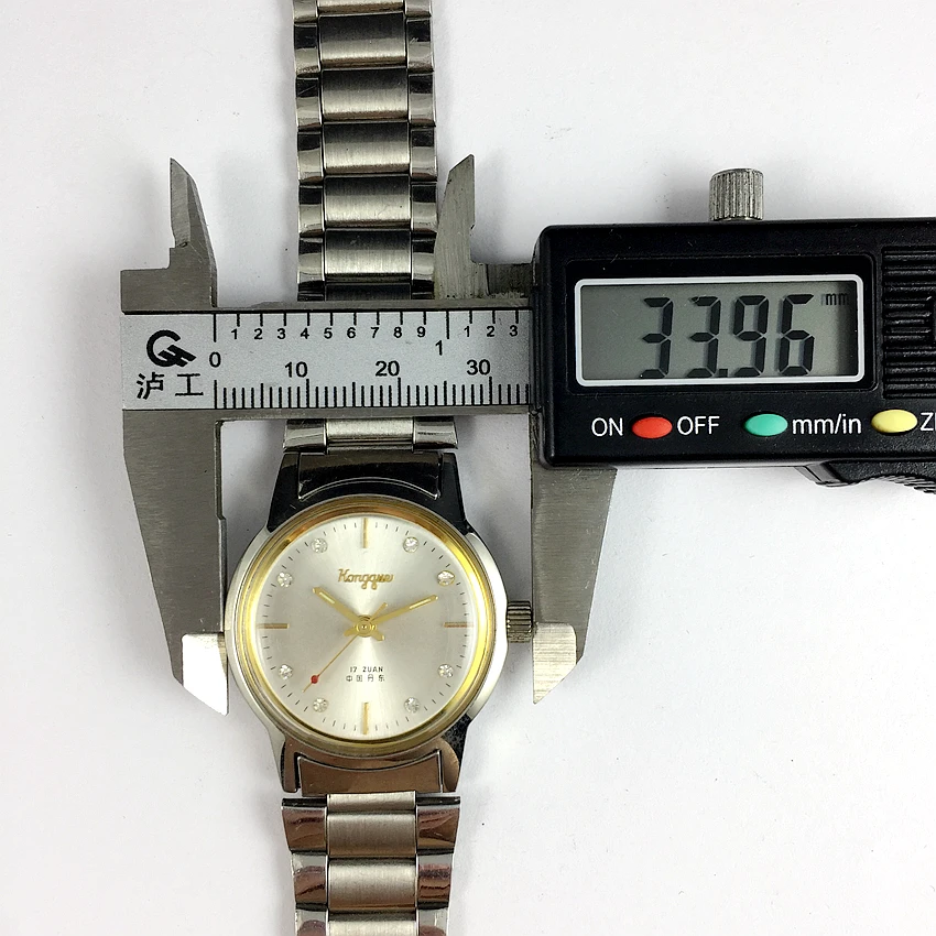 Оригинальные механические часы с серебристым циферблатом диаметр 33 мм |