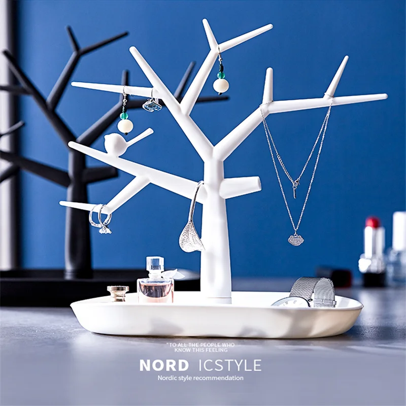 Небольшая деревянная стойка для хранения в скандинавском стиле элегантные