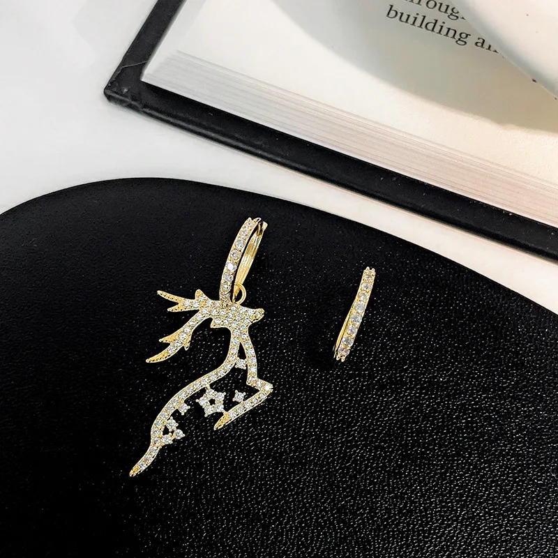 

VA-25 Real gold-plated earrings cartoon micro-inlaid zircon elk asymmetric earrings sweet deer christmas earrings female earring