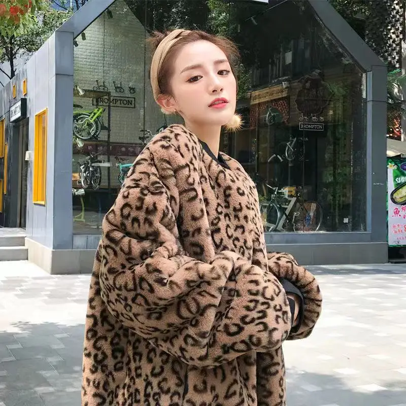 Зимняя женская куртка-бомбер леопардовая мягкая верхняя одежда уличная мода