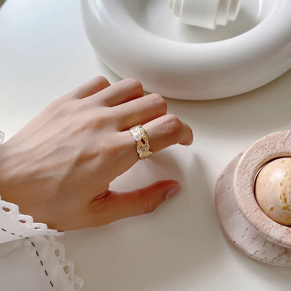 

Sterling 925 Silver Irregular Fold Texture Pearl Ring Ring Gifts For Women Minimalist Gold Party Adjustable 2021 Jewellery