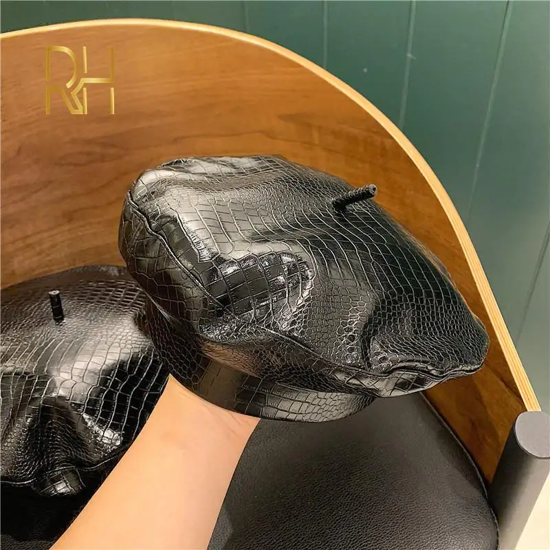 Берет из искусственной кожи шапки для женщин зимняя плоская кепка женский модный