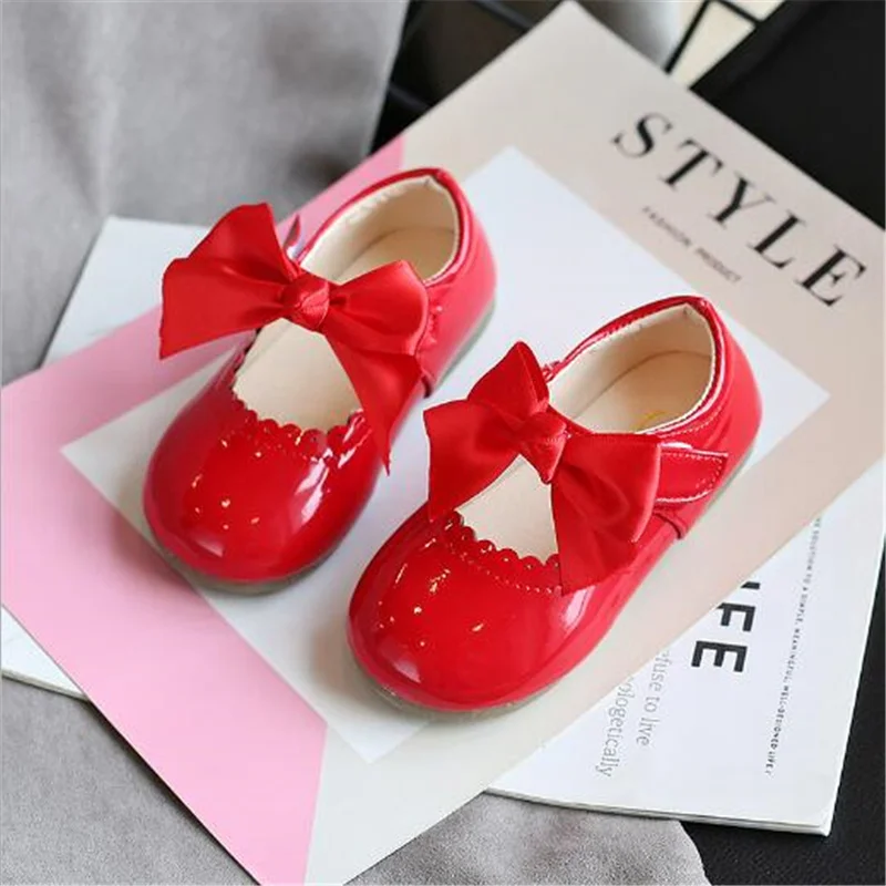 

2020 New Spring Autumn Baby Girls First Walkers Solid Color Kids Dancing Shoes Cute Bow Bright Patent Leather Princess Shoes