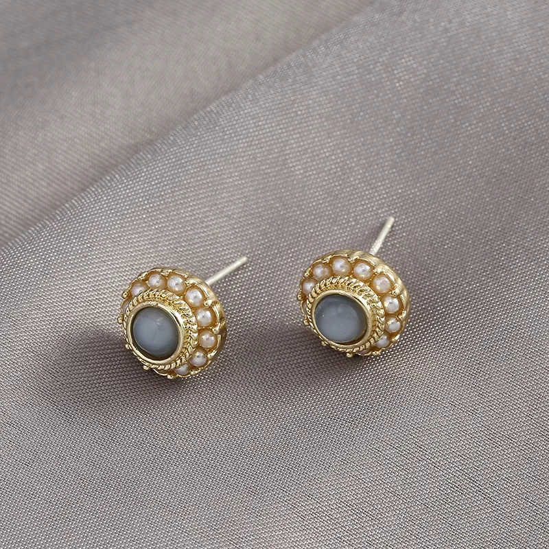 

Aivle 1 Pair of Earstuds Set Sapphire Earrings Elegant Design Hypoallergenic Lightweight Easy to Use Suitable for Everyday Wear